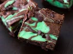 Mint Chocolate Chip Cheesecake Brownies. - Sallys Baking Addiction was pinched from <a href="http://sallysbakingaddiction.com/2013/03/10/mint-chocolate-chip-cheesecake-brownies/" target="_blank">sallysbakingaddiction.com.</a>