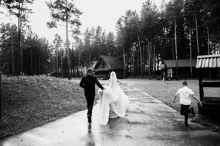 Wedding photographer Roman Sergeev (romannvkz). Photo of 16 October 2019