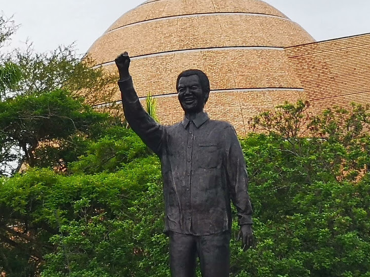Mpumalanga Premier Refilwe Mtsweni ordered that the statue of Nelson Mandela erected at the provincial legislature be rectified so that it resembles the late statesman.