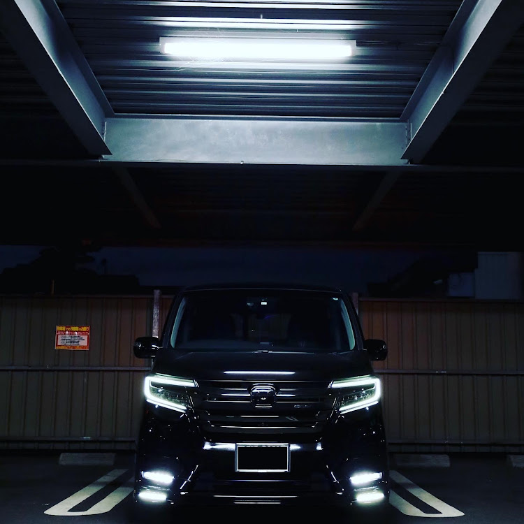 ステップワゴンのブラックスタイル・EOS RP・無限エアロに関するカスタム事例の投稿画像1枚目