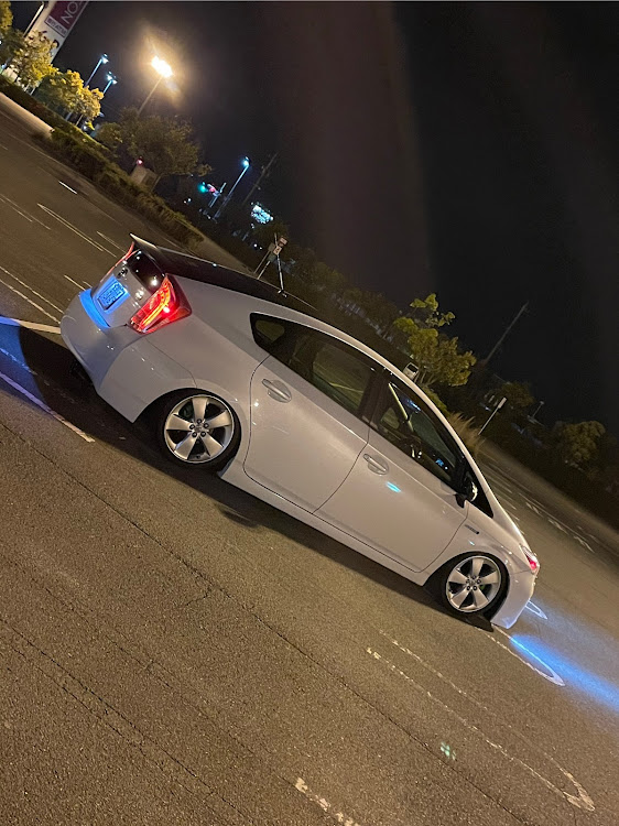 プリウスの#usdm#stance・stancenation・#unity・純ベタ・ラッピング施工に関するカスタム事例の投稿画像3枚目