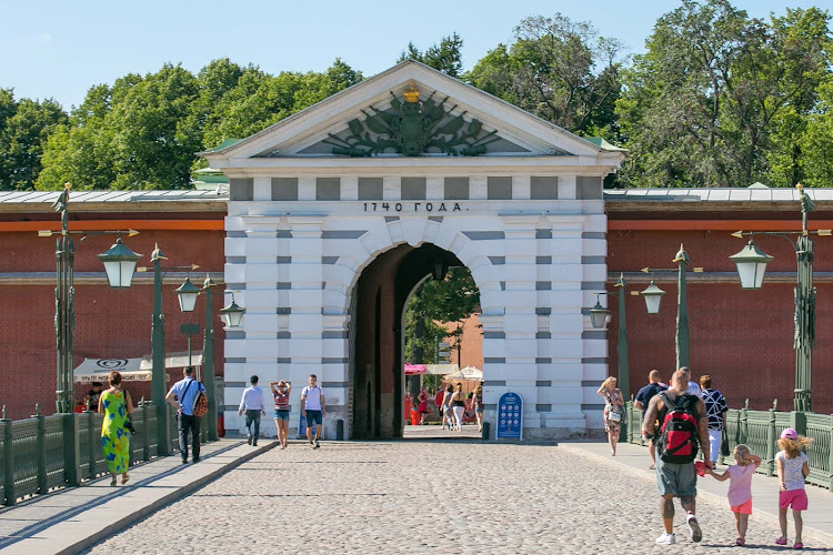 The entrance of Saints Peter and Paul Fortress leading from Ioannovsky Bridge. 