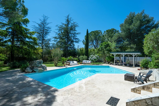 House with pool 2