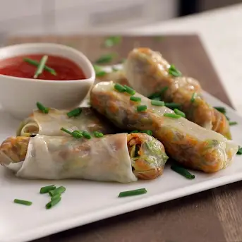 How to Wrap Spring Rolls (Fresh Vietnamese Spring Rolls) - Hungry Huy