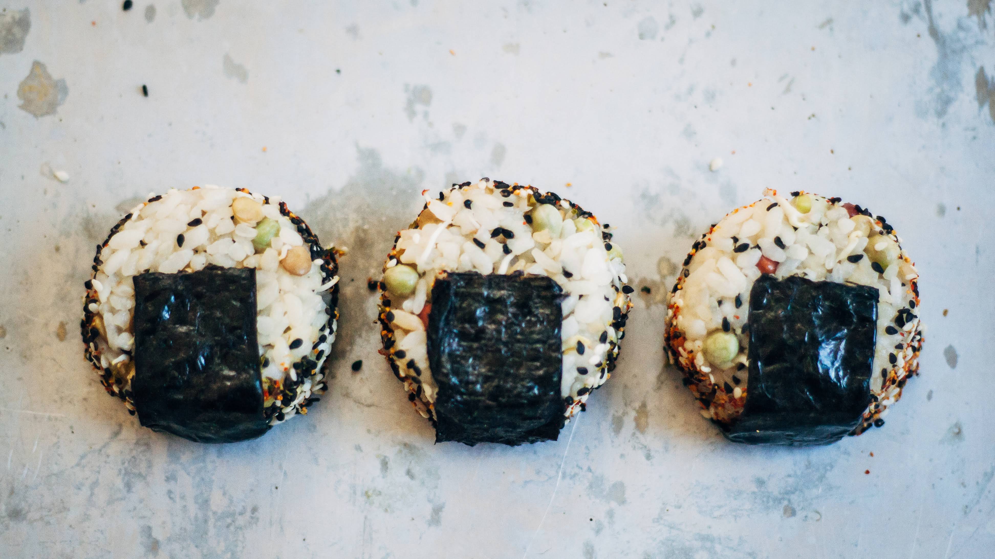 Vegan Onigiri 3 ways (Japanese Rice Balls) - Veggie Anh