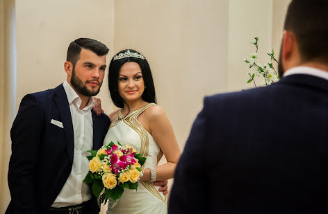 Fotógrafo de casamento Vika Zhizheva (vikazhizheva). Foto de 1 de abril 2018