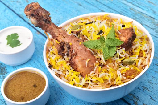 Chicken Dum Hyderabadi Biryani With Raita And Salan