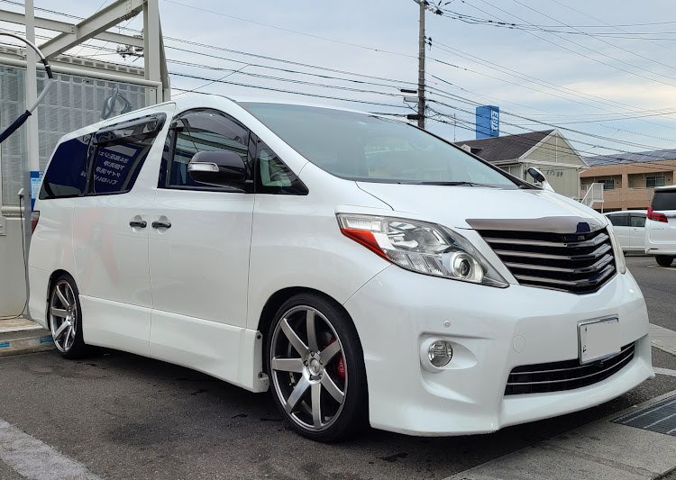 アルファードのガソスタ洗車・給油口カスタム・瑞風と遭遇に関するカスタム事例の投稿画像3枚目