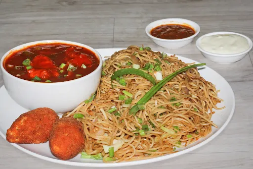 Chilli Chicken [4 Pieces] With Veg Chowmein