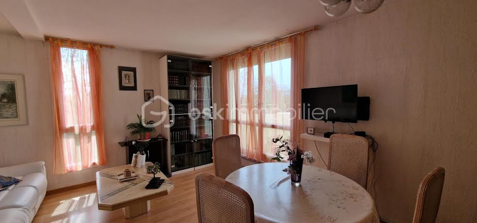 Vente appartement 3 pièces 68 m² à Savigny-le-Temple (77176), 155 000 €