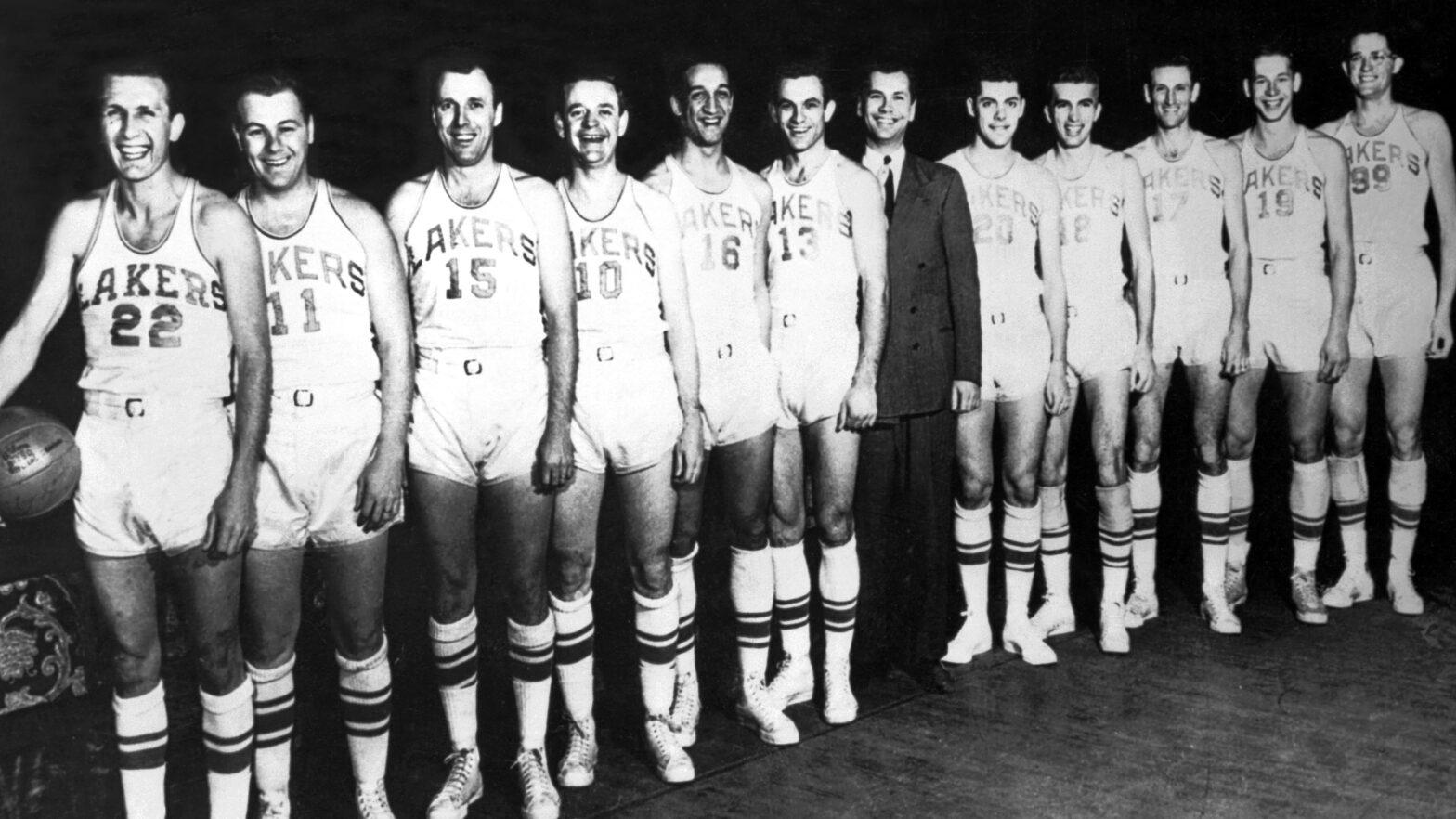 วิวัฒนาการของ NBA จากลีกบาสเที่ไม่มีคนดู สู่ธุรกิจ 2 ล้านล้าน1