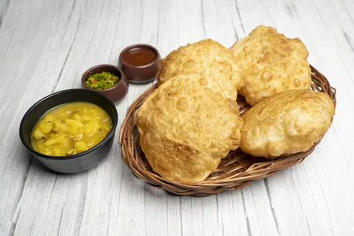 Hing Kachori [4 Pieces] With Sabji