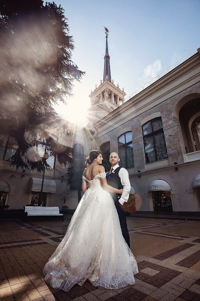 Fotógrafo de casamento Denis Vyalov (vyalovdenis). Foto de 20 de setembro 2019