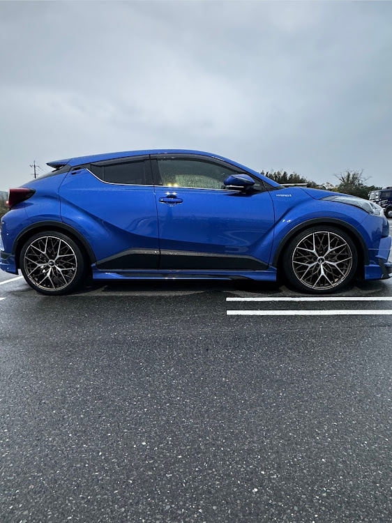 C-HRのBlitz・車高調・C-HR・付け替えに関するカスタム事例の投稿画像1枚目