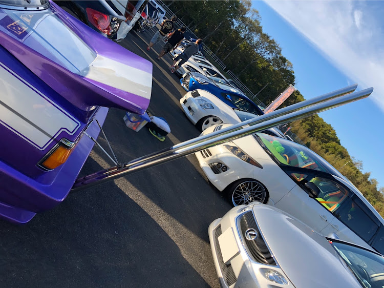車好きBOYさんが投稿したシャコタン・竹ヤリマフラー・街道レーサー・マークII・長いマフラーに関するカスタム事例の投稿画像3枚目