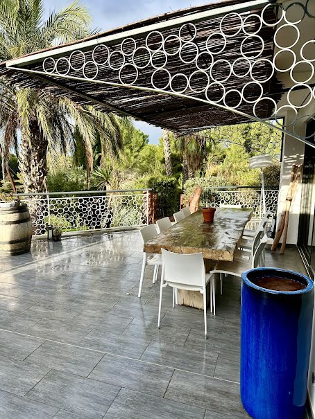 Location meublée villa 8 pièces 350.26 m² à Le Castellet (83330), 8 000 €