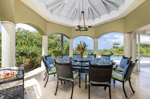 Villa avec piscine en bord de mer 1