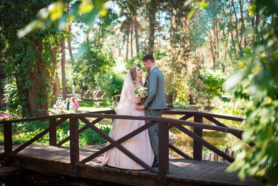 Fotógrafo de casamento Anastasiya Shvedkova (takephoto). Foto de 4 de agosto 2017