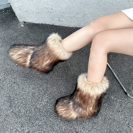 Title 17, Raccoon Fur Plush Snow Boots – Warm and luxurio...