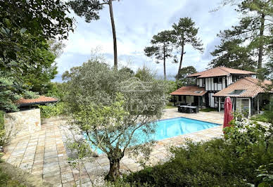 Villa avec piscine et terrasse 10