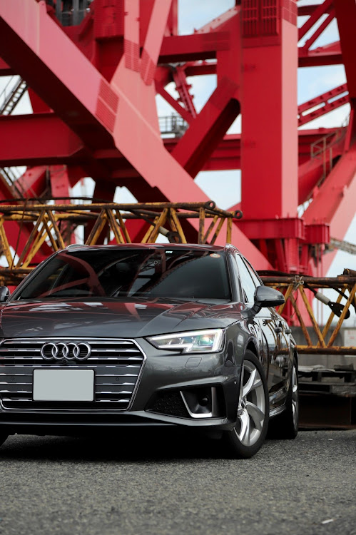 A4 アバントの大阪・Audi・A4avant・デイトナグレーパールエフェクト・Meisterstuckに関するカスタム事例の投稿画像1枚目