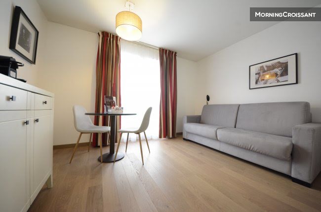 Location meublée appartement 2 pièces 36 m² à Chatou (78400), 1 815 €