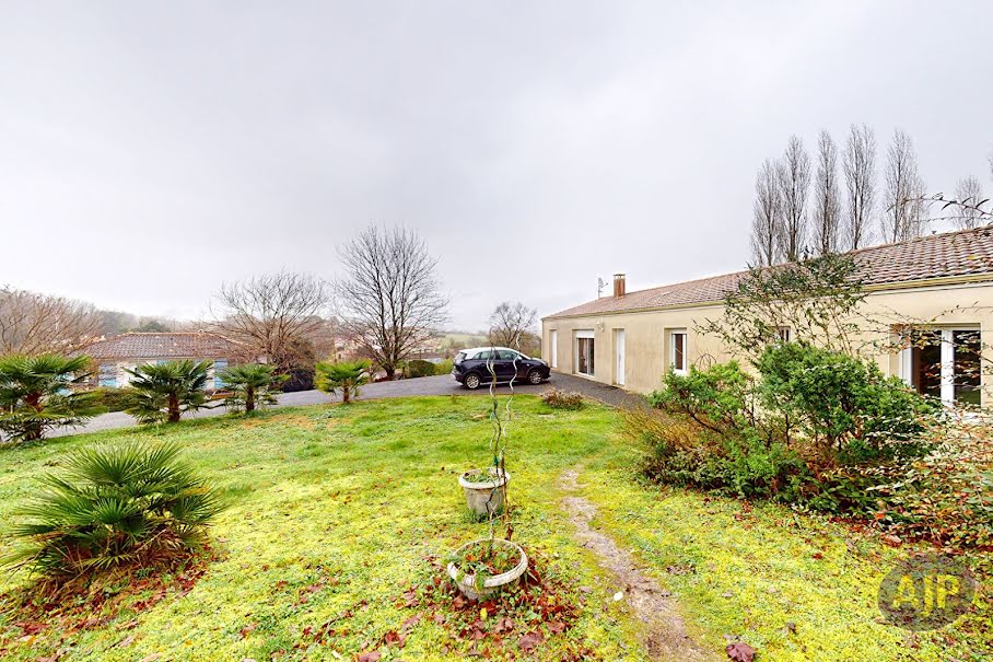 Vente maison 5 pièces 149.32 m² à Saintes (17100), 350 000 €