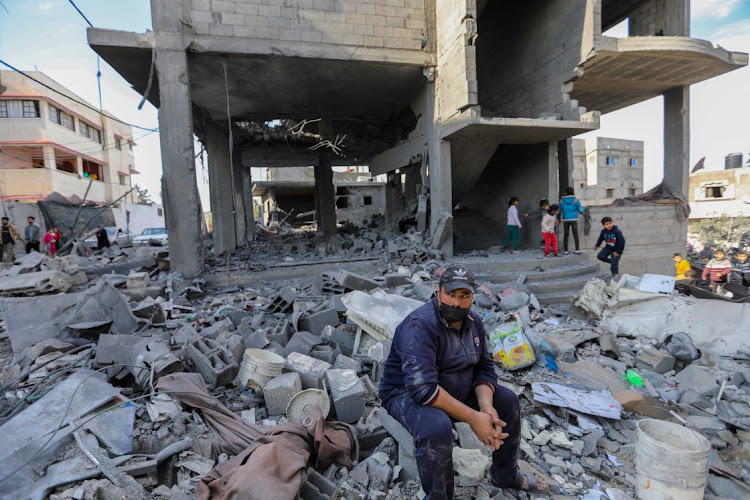 People inspect damage to their homes caused by Israeli air strikes on January 3, 2024 in Rafah, Gaza.
