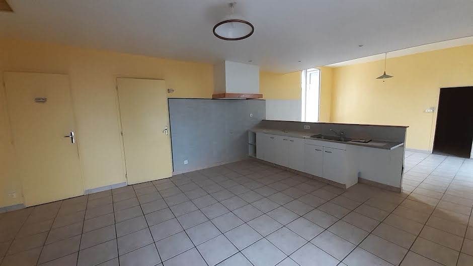 Vente maison 7 pièces 255 m² à Courlay (79440), 189 000 €