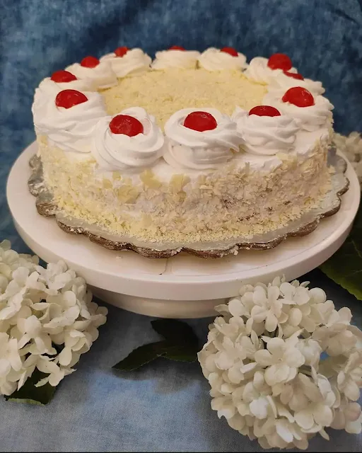 Vanilla Strawberry Cake [500 Grams]