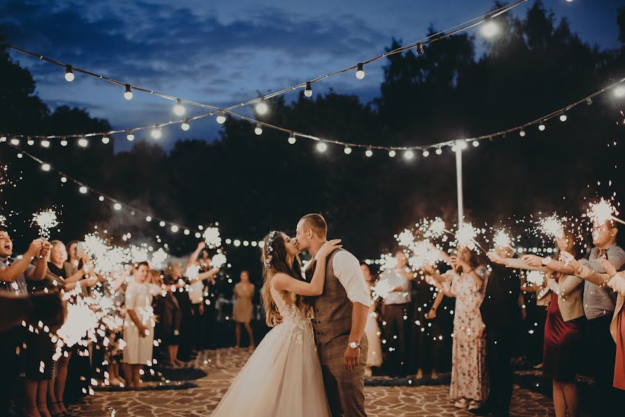 Fotografo di matrimoni Anna Mischenko (greenraychal). Foto del 1 luglio 2019