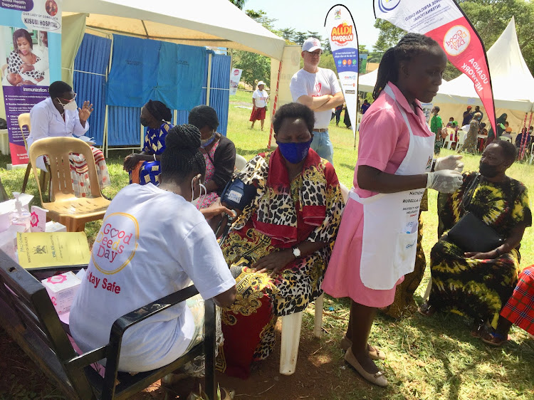 A nurse from Entebbe referral hospital taking patients through the dos and don't in case one is found with diabetes