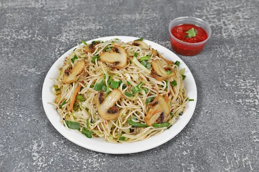 Veg Mushroom Hakka Noodles