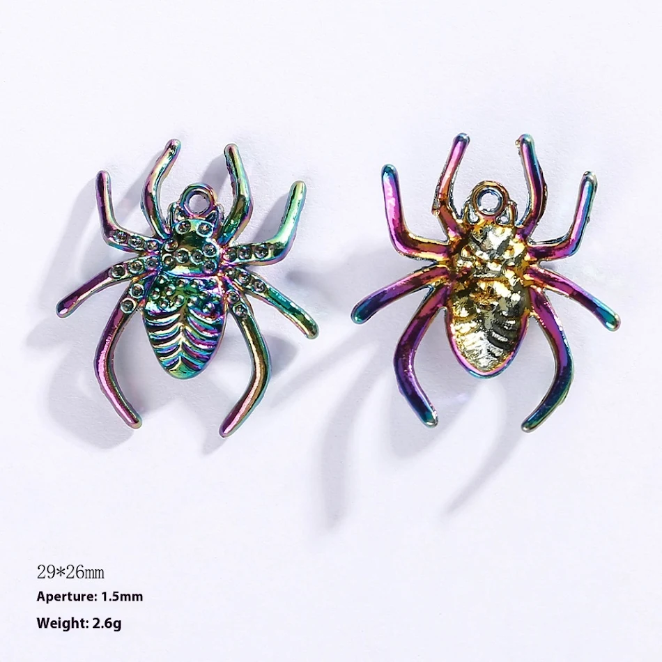 Enfeites vintage de aranha, vento, caveira e cruz pendurados. Adicione um toque gótico único. Ideal para presentear.