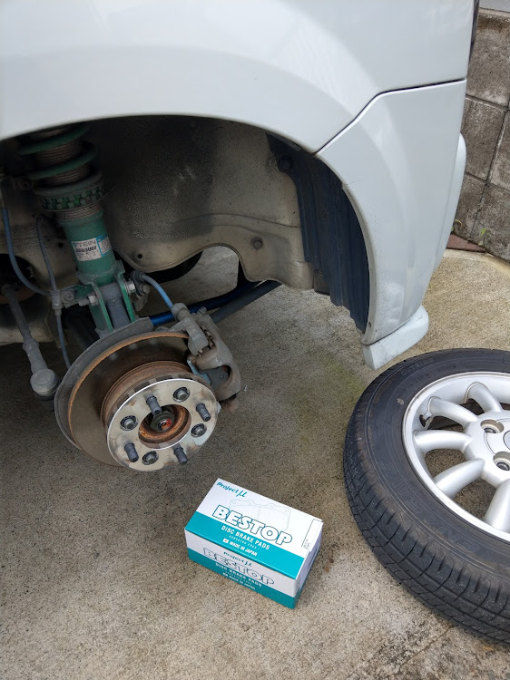 アルトラパンのブレーキパッド交換・スペーサーローター装着・DIY・梅雨明けまじか？に関するカスタム事例の投稿画像2枚目