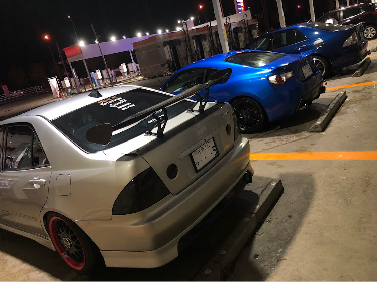 アルテッツァの寒い・文化の日・洗車・スポーツカー・みんなのボディカラーに関するカスタム事例の投稿画像1枚目