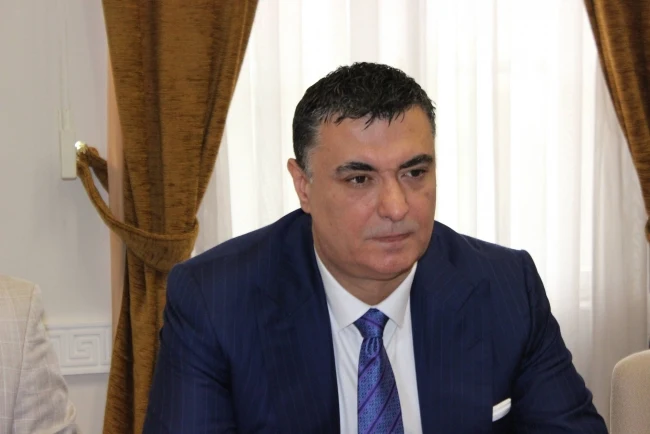 Rade Basta: Umesto rasprave o mojoj smeni skupština treba da raspravlja o uvođenju sankcija Rusiji