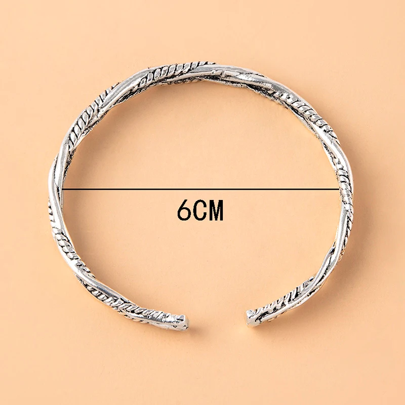Title 1, Vintage Twist gevlochten open armband. Een stij...