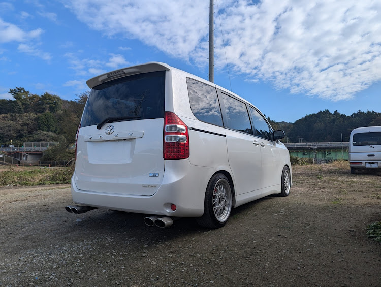 ヴォクシーのZRR70G・BBS RSⅡ-OPEN・叩き出しフェンダーに関するカスタム事例の投稿画像4枚目