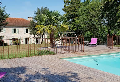 Maison avec piscine et jardin 12