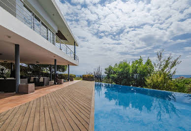 House with pool and garden 1