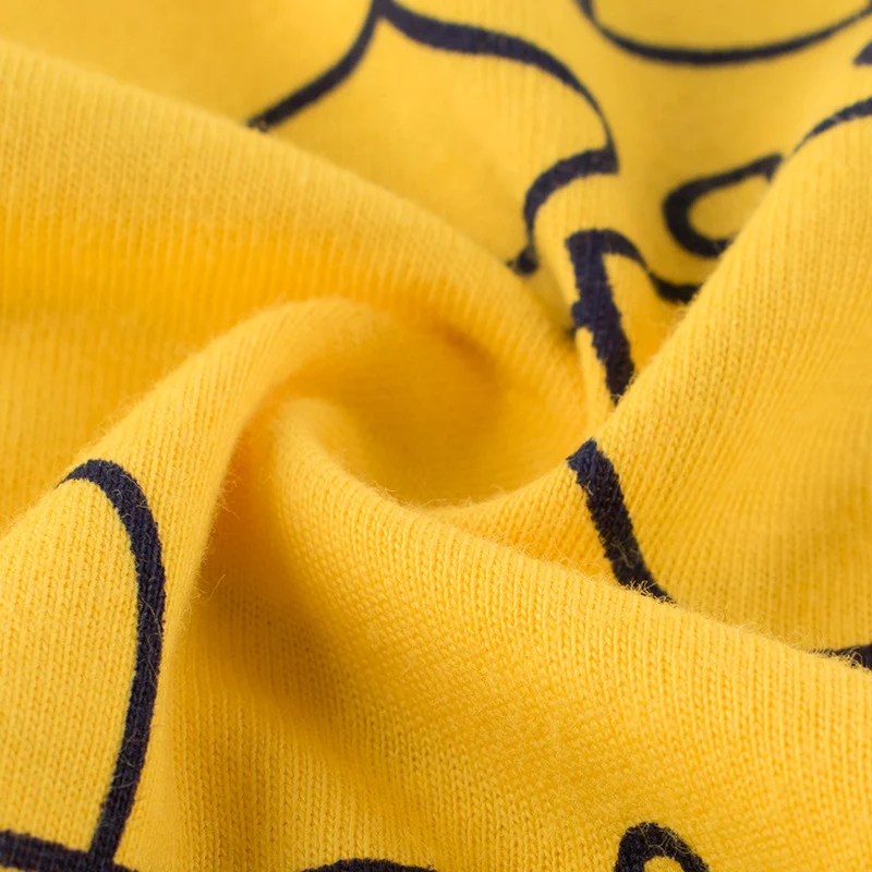 T-shirt à manches courtes pour enfants, confortable et résistante. Parfaite pour jouer, facile à entretenir et idéale pour toutes les activités quotidiennes.