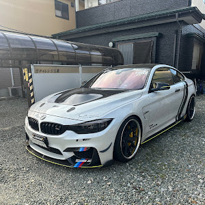 M4 クーペ F82