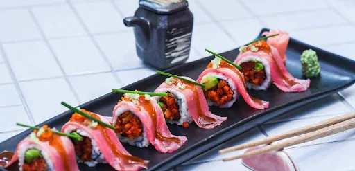 Spicy Avocado And Tuna Sushi