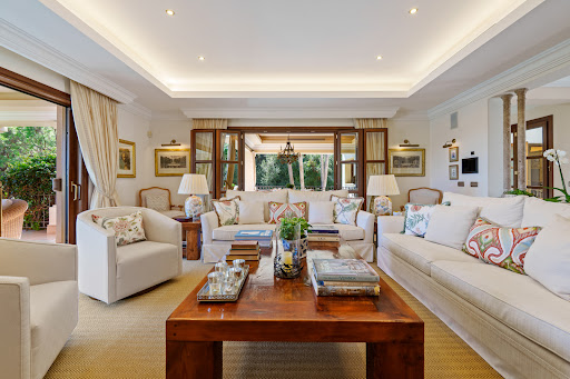 Villa with pool and terrace 4