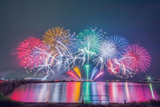 琵琶湖に輝く1万発の花火は必見 長浜 北びわ湖大花火大会 の混雑度と観覧場所を解説 Trill トリル