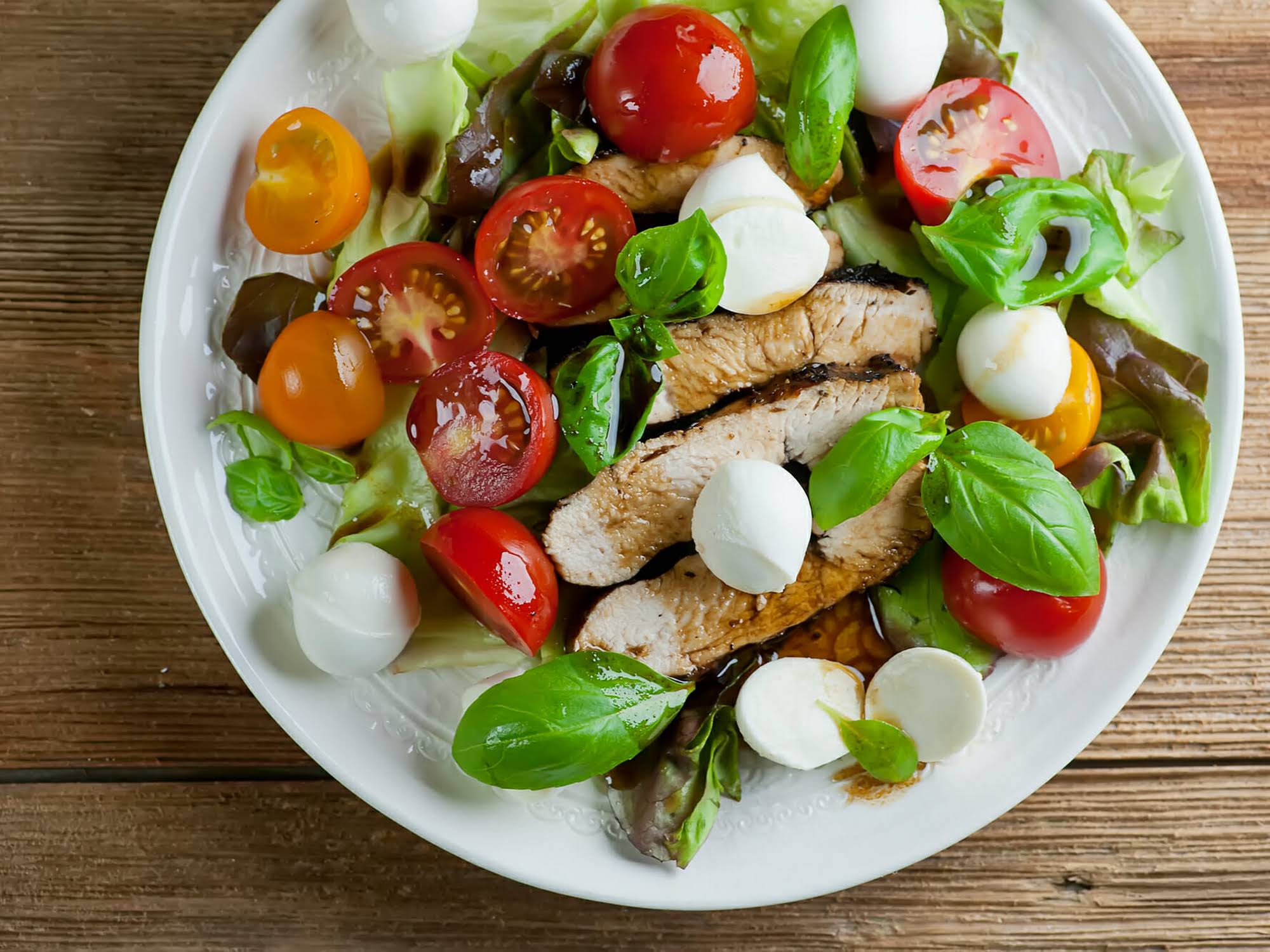 Caprese Chicken Salad Meal Prep Bowls - Sweet Peas and Saffron