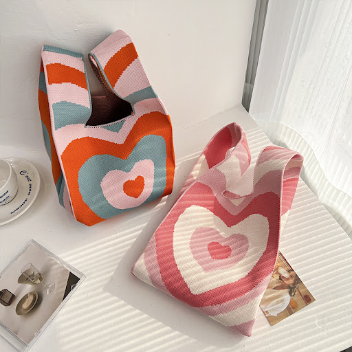 Title 5, Niche Design Girl Love Colorblock Knitted Handb...