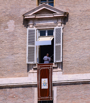 Aspettando la benedizione della domenica di Gattaleo