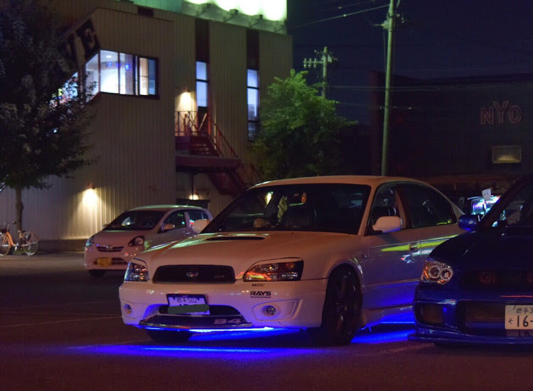 レガシィB4のアンダーネオン・DIYに関するカスタム事例の投稿画像2枚目